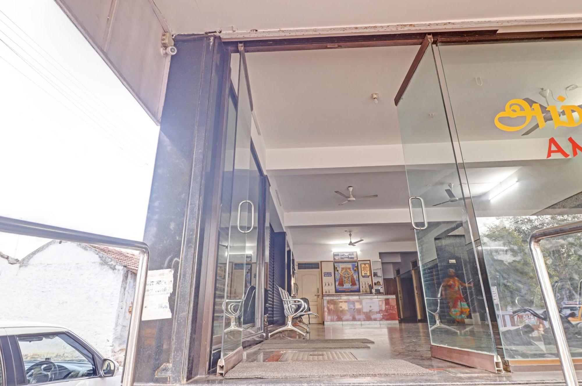 Oyo Flagship Amman Lodge Chennimalai Exterior photo