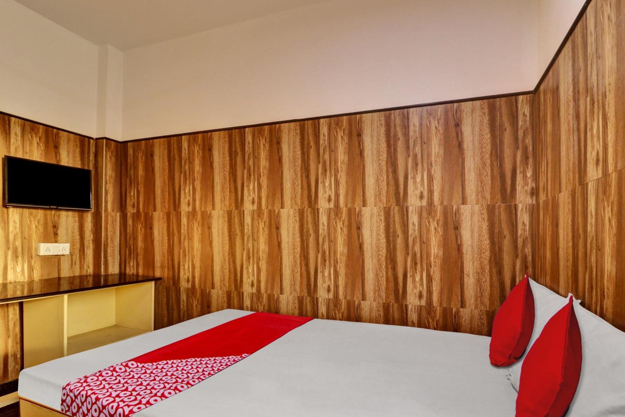 Oyo Flagship Amman Lodge Chennimalai Exterior photo