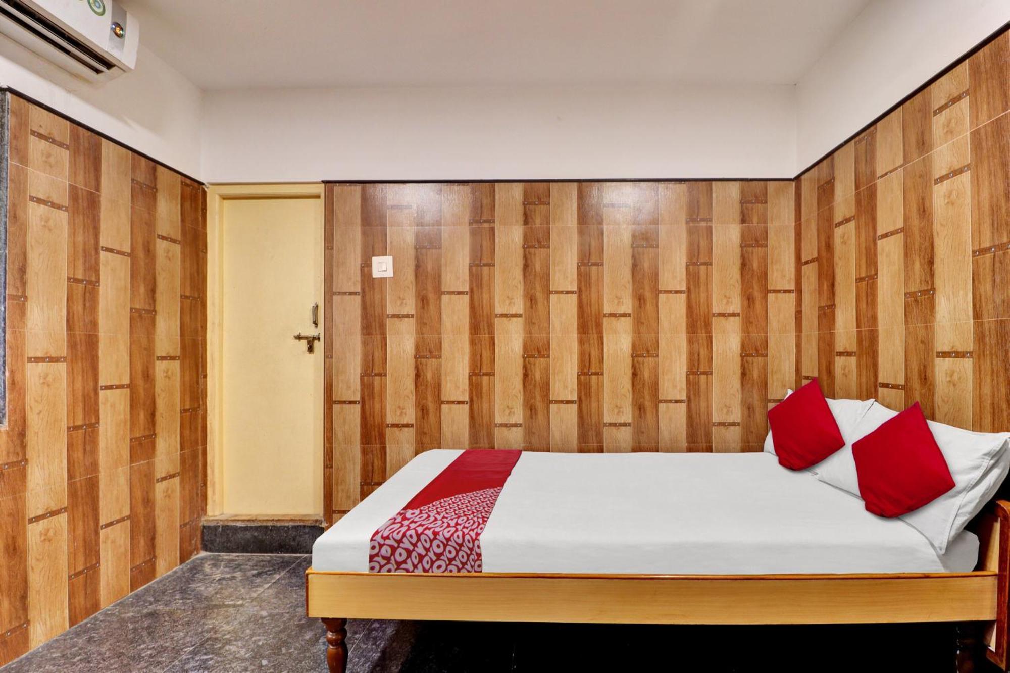 Oyo Flagship Amman Lodge Chennimalai Exterior photo