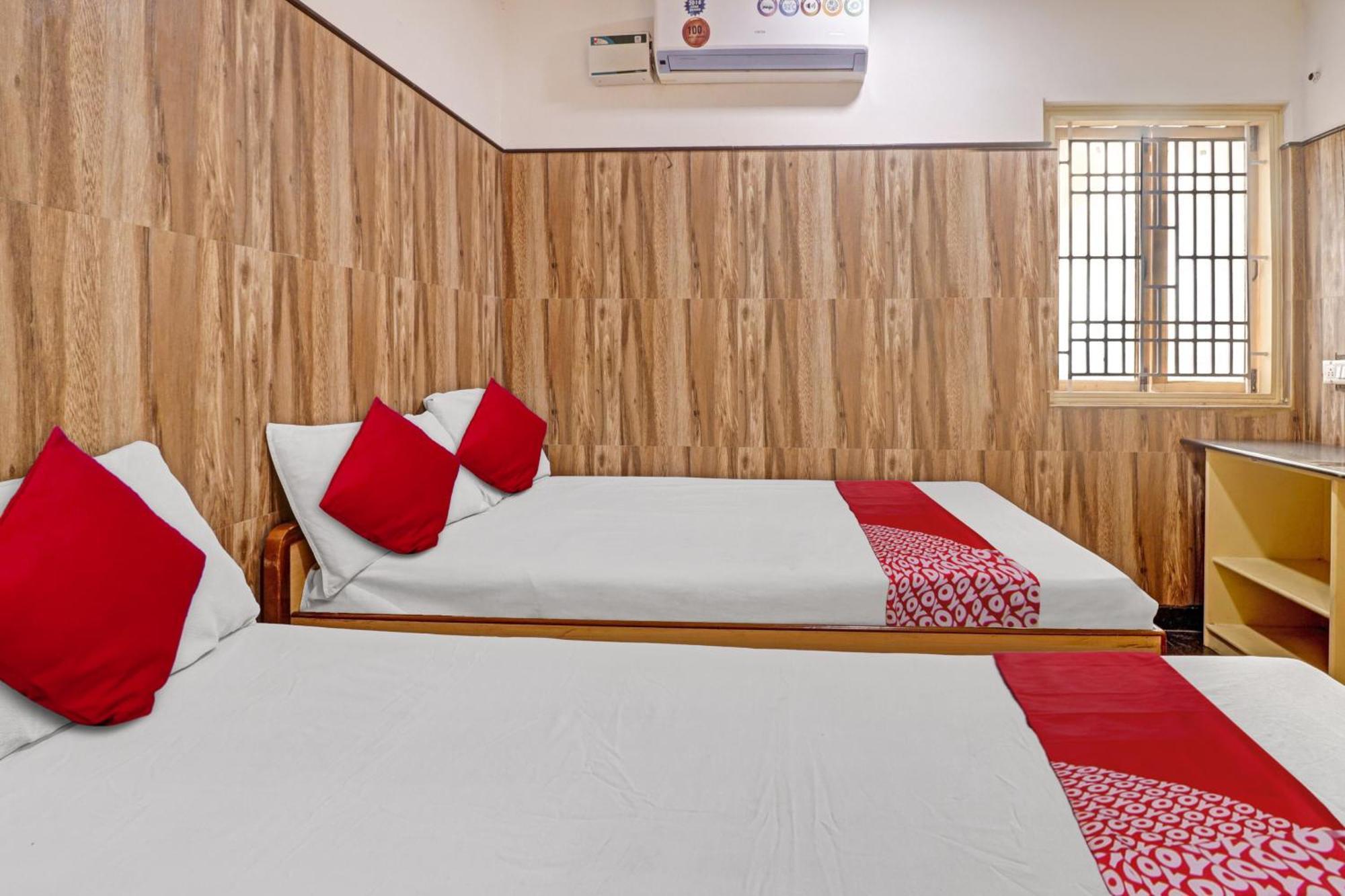 Oyo Flagship Amman Lodge Chennimalai Exterior photo